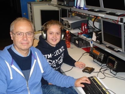 Sarah mit ihrem Vater OE7JFA 