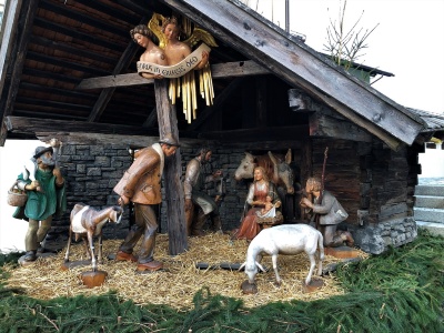 Weihnachtskrippe bei der Laurentiuskirche in Wattens (c) Manfred, OE7AAI