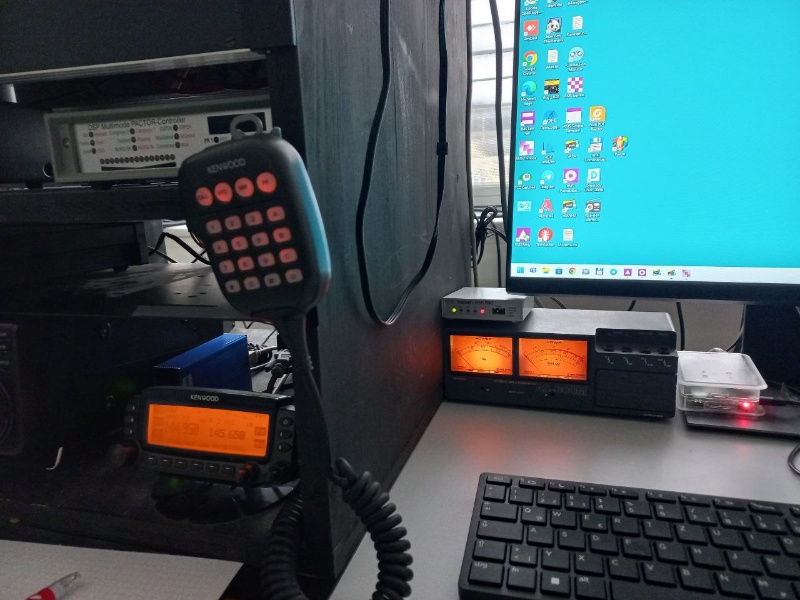 Neuer Packet Radio Digipeater an der Notfunkstation des Roten Kreuz LV Vorarlberg OE9XRK in Feldkirch (c) OE9FWV