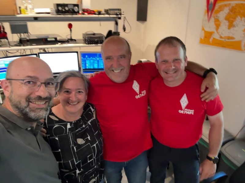 :  Tamer OE9TAV mit den Gastoperatoren aus Tirol - Monika OE7MPN,  Andy OE7AJT und Michael OE7MPI (c) OE9TAV